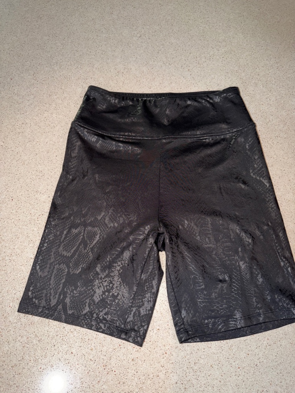 🖤 American Eagle Snake Print Biker Shorts (M)
